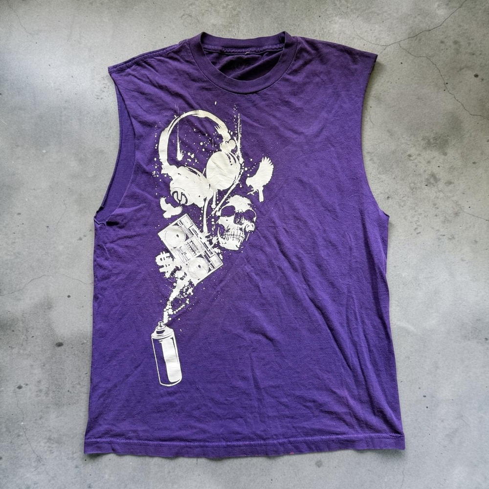 Carbon Mens Purple Graphic Muscle Tank Top Skull Boombox Spray Can Size L Y2K
